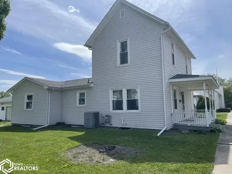 105 E Dewey Street Danville IA 52623