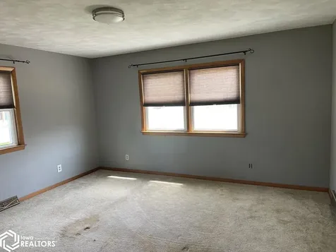 105 E Dewey Street Danville IA 52623