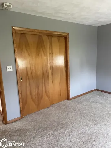 105 E Dewey Street Danville IA 52623