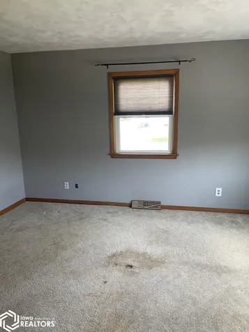 105 E Dewey Street Danville IA 52623