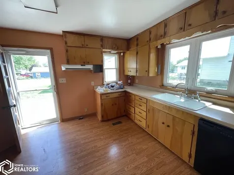 105 E Dewey Street Danville IA 52623