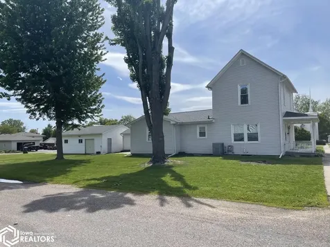 105 E Dewey Street Danville IA 52623