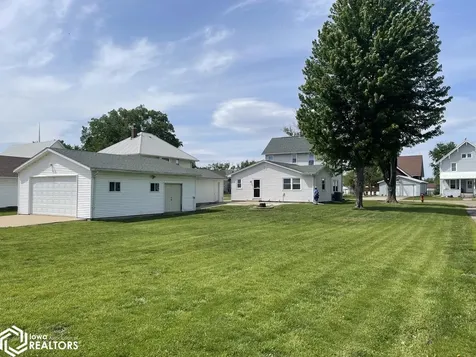 105 E Dewey Street Danville IA 52623