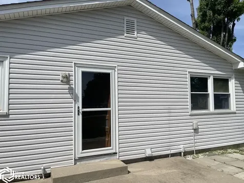 105 E Dewey Street Danville IA 52623