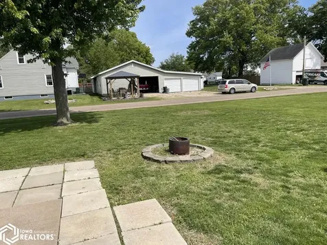 105 E Dewey Street Danville IA 52623