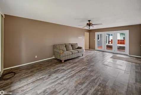 1509 Cantebury Circle Grundy Center IA 50638