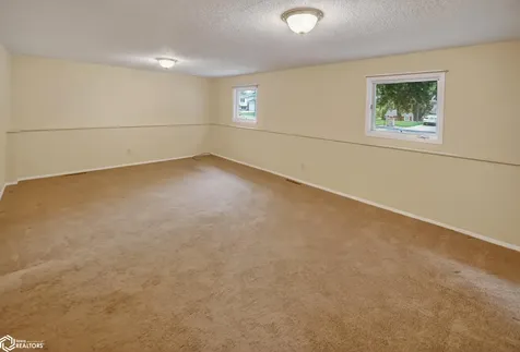 1509 Cantebury Circle Grundy Center IA 50638