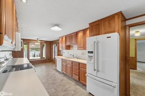 278 Lakeview Drive Mason City IA 50401