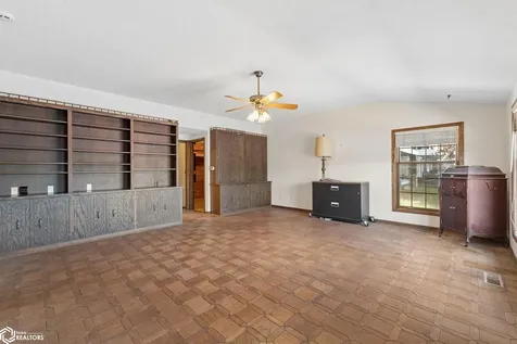 278 Lakeview Drive Mason City IA 50401
