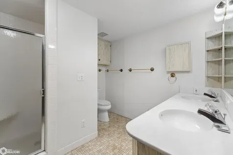 278 Lakeview Drive Mason City IA 50401