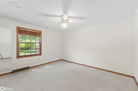 278 Lakeview Drive Mason City IA 50401