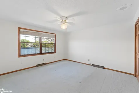 278 Lakeview Drive Mason City IA 50401
