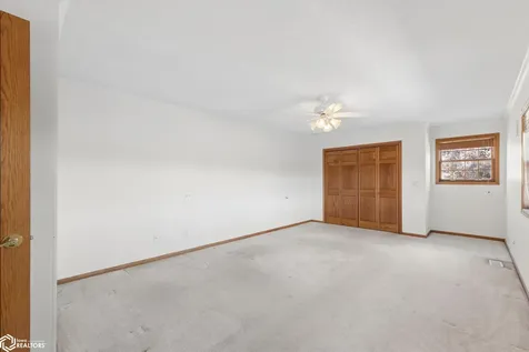 278 Lakeview Drive Mason City IA 50401