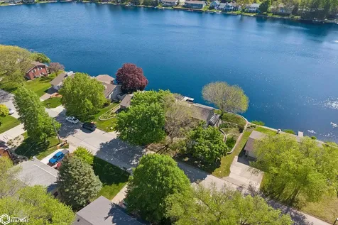 278 Lakeview Drive Mason City IA 50401