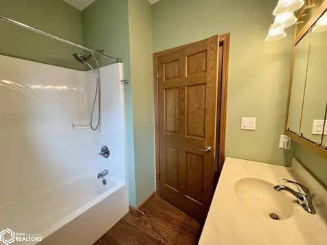 2630 Cliff Road Burlington IA 52601