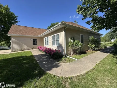2630 Cliff Road Burlington IA 52601