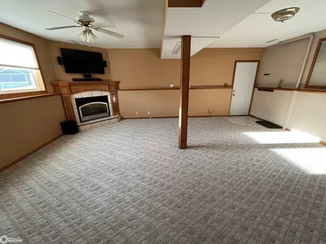 *** *** *** *** Belle Plaine IA 52208