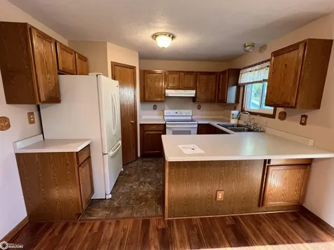 *** *** *** *** Belle Plaine IA 52208