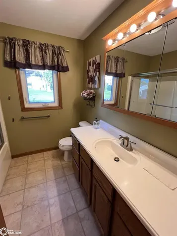 *** *** *** *** Belle Plaine IA 52208