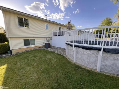 *** *** *** *** Belle Plaine IA 52208