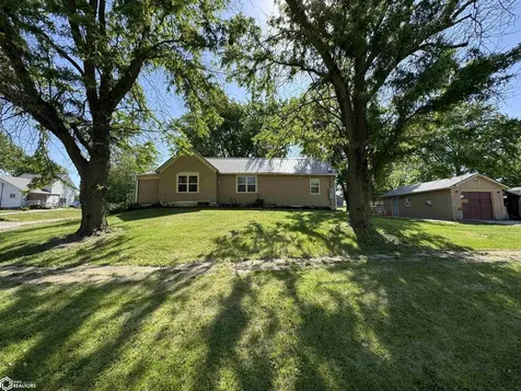 208 W 4th Street Hedrick IA 52563