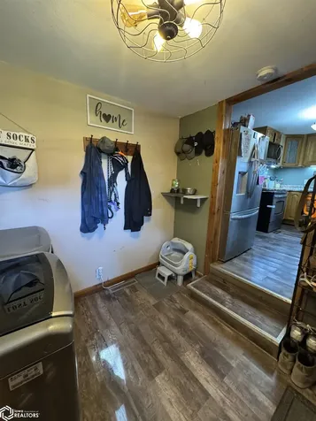 208 W 4th Street Hedrick IA 52563