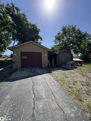 208 W 4th Street Hedrick IA 52563
