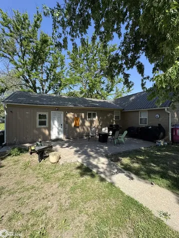 208 W 4th Street Hedrick IA 52563