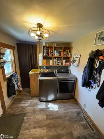 208 W 4th Street Hedrick IA 52563
