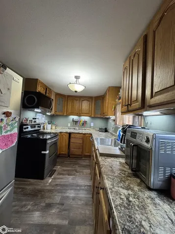 208 W 4th Street Hedrick IA 52563