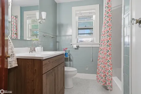 415 S Gunnison Street Burlington IA 52601