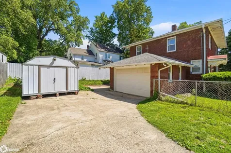 415 S Gunnison Street Burlington IA 52601