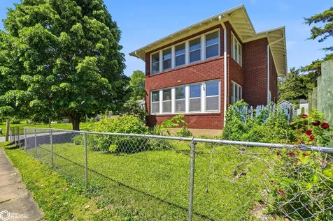 415 S Gunnison Street Burlington IA 52601