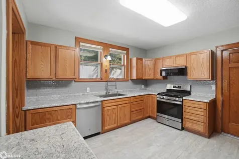 415 S Gunnison Street Burlington IA 52601