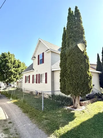 212 12th Street NW Mason City IA 50401