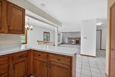 1828 Pinehurst Lane Waterloo IA 50701