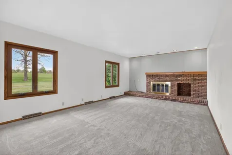 1828 Pinehurst Lane Waterloo IA 50701