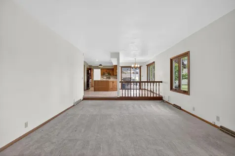 1828 Pinehurst Lane Waterloo IA 50701