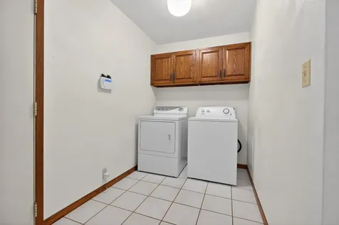 1828 Pinehurst Lane Waterloo IA 50701