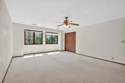 1828 Pinehurst Lane Waterloo IA 50701