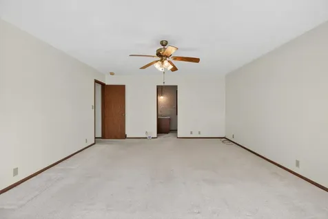 1828 Pinehurst Lane Waterloo IA 50701