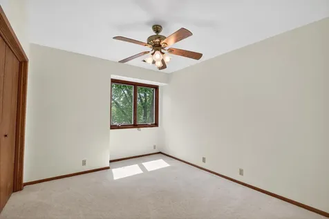 1828 Pinehurst Lane Waterloo IA 50701