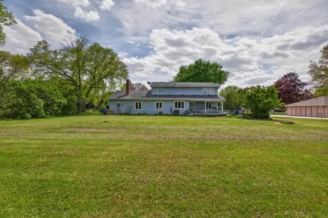 1828 Pinehurst Lane Waterloo IA 50701