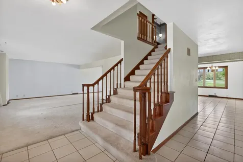 1828 Pinehurst Lane Waterloo IA 50701