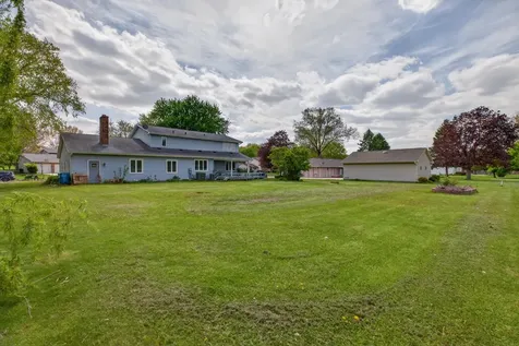 1828 Pinehurst Lane Waterloo IA 50701