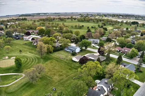 1828 Pinehurst Lane Waterloo IA 50701