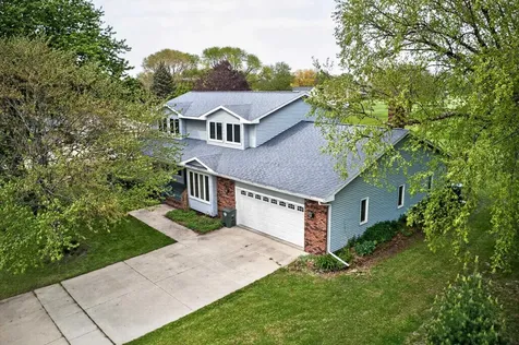 1828 Pinehurst Lane Waterloo IA 50701