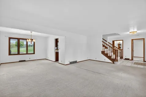 1828 Pinehurst Lane Waterloo IA 50701