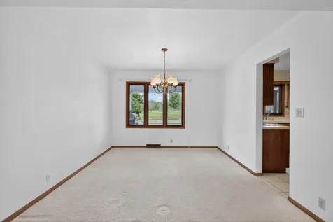 1828 Pinehurst Lane Waterloo IA 50701
