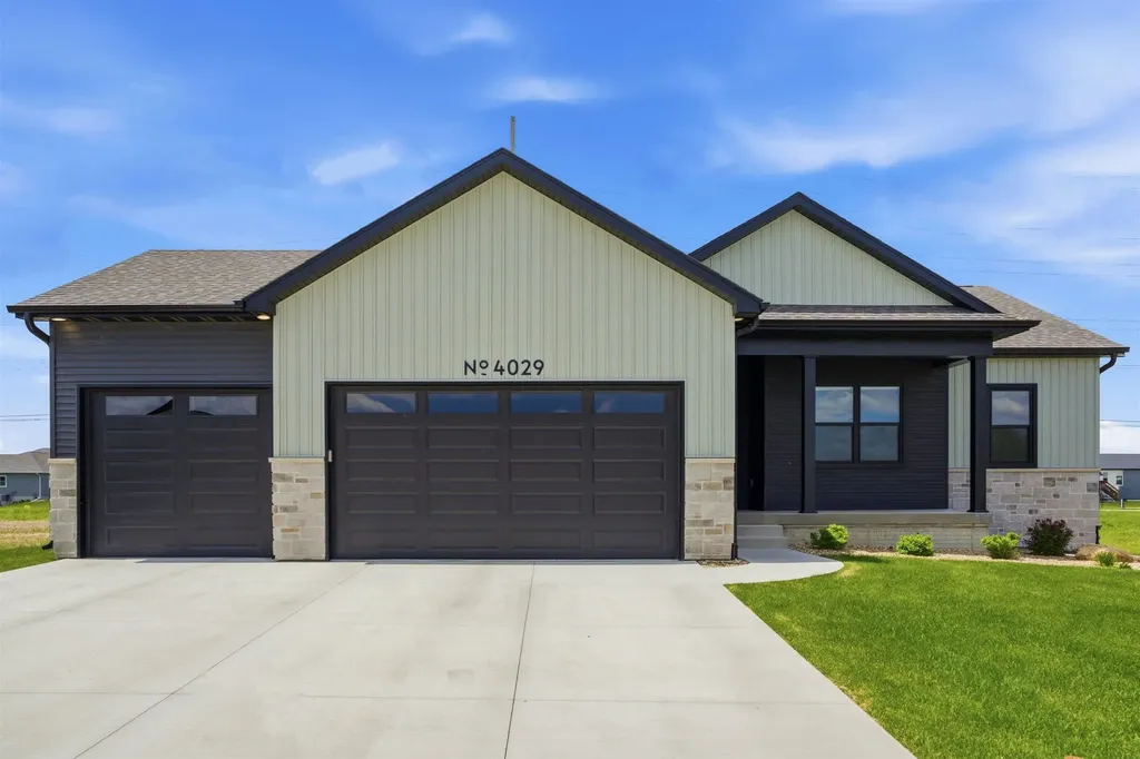4029 Broomfield Drive Cedar Falls IA 50613